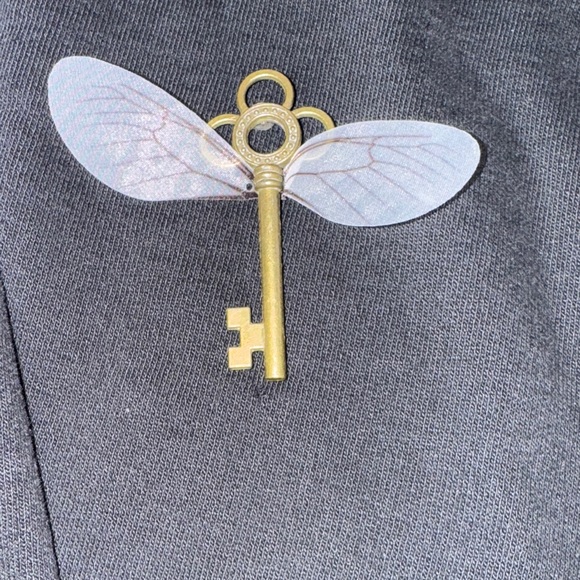 Gildan Blue Bar on a Black Sweatshirt with‎ Cat Eye Graphic - Picture 4 of 6